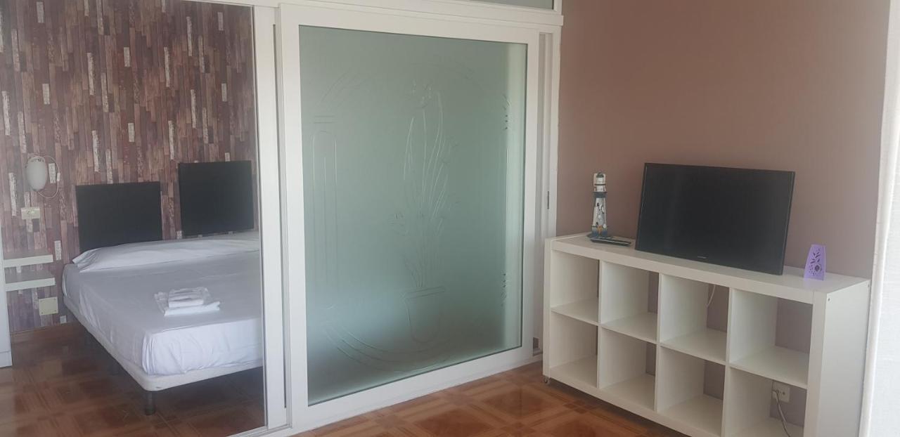Aparthotel Corcubion Playa De Quenxe 객실 사진
