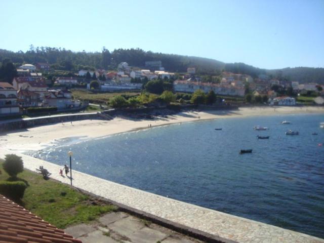 Aparthotel Corcubion Playa De Quenxe 객실 사진